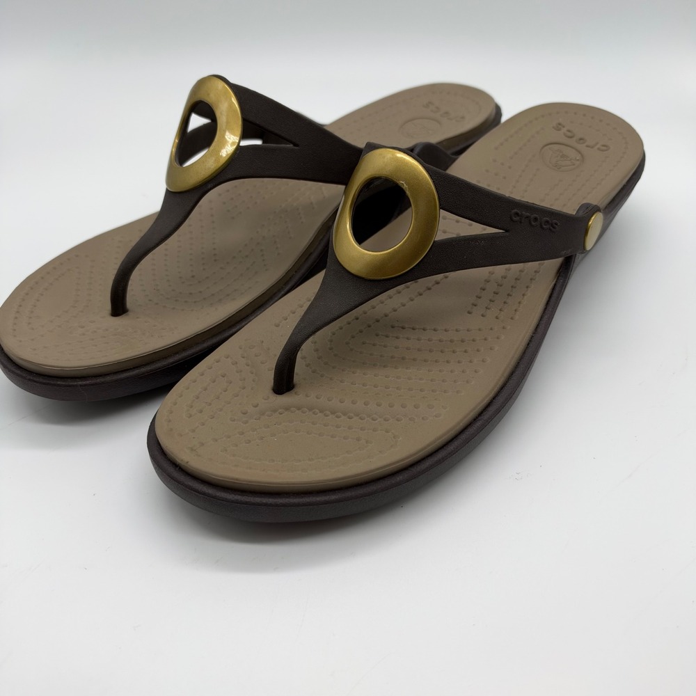 Crocs Sanrah Circle Wedge Sandals Espresso Brown Gold Medallion 14153 Womens 11